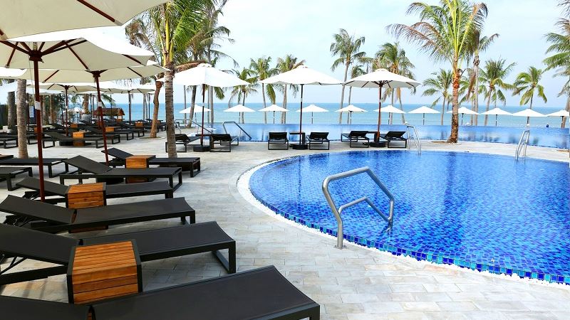 Dù che resort hồ bơi Duy Lợi