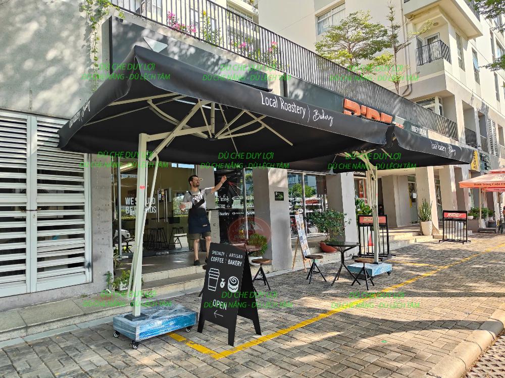 Dù lệch tâm cho quán cafe ngoài trời