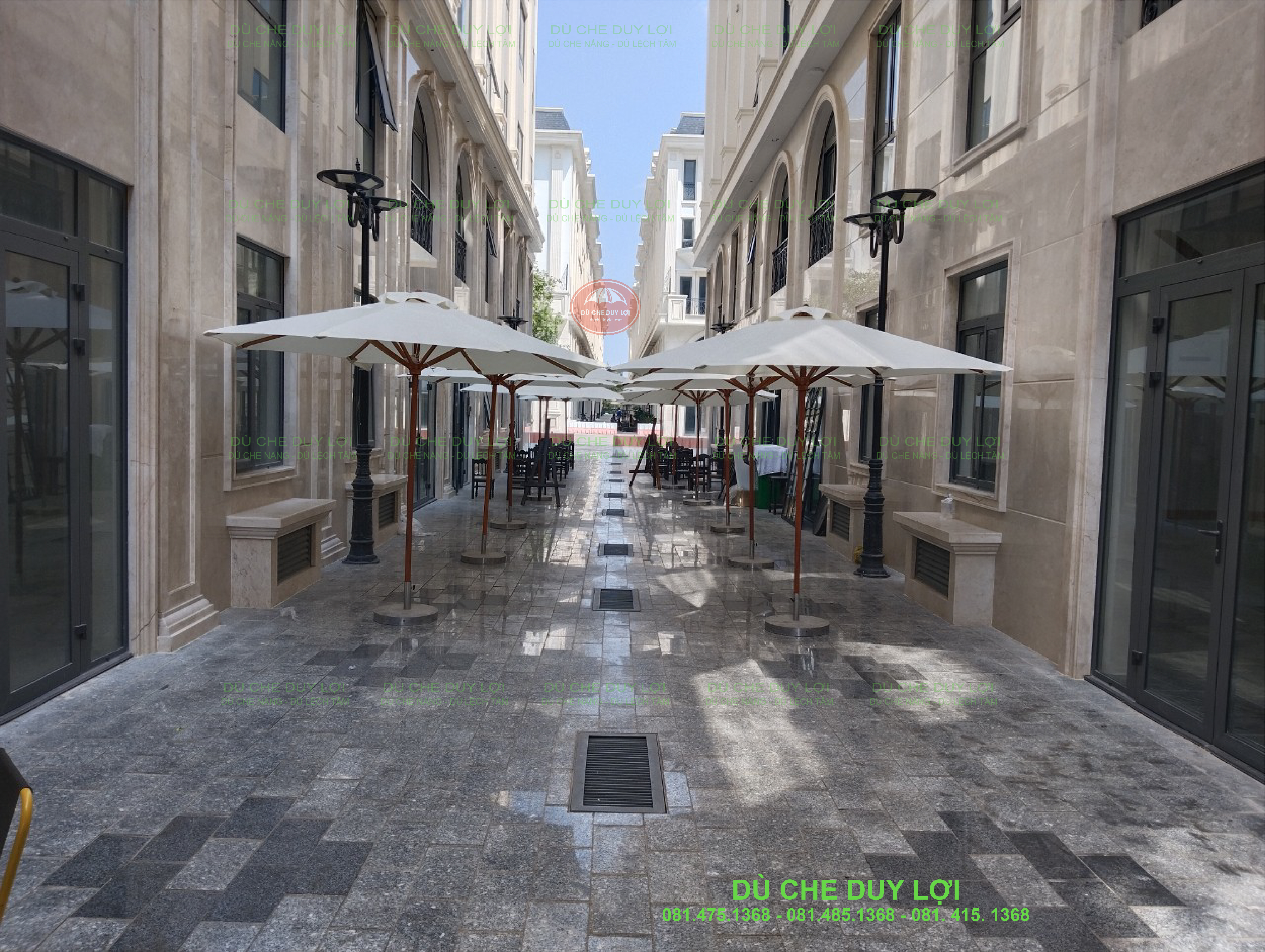 Dù đứng tâm cafe